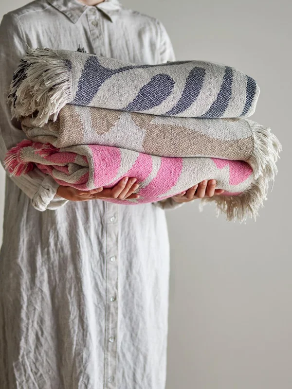 Manta Alk marrón en Beige - Textiles, Uruguay | Martinika Deco, vista 3