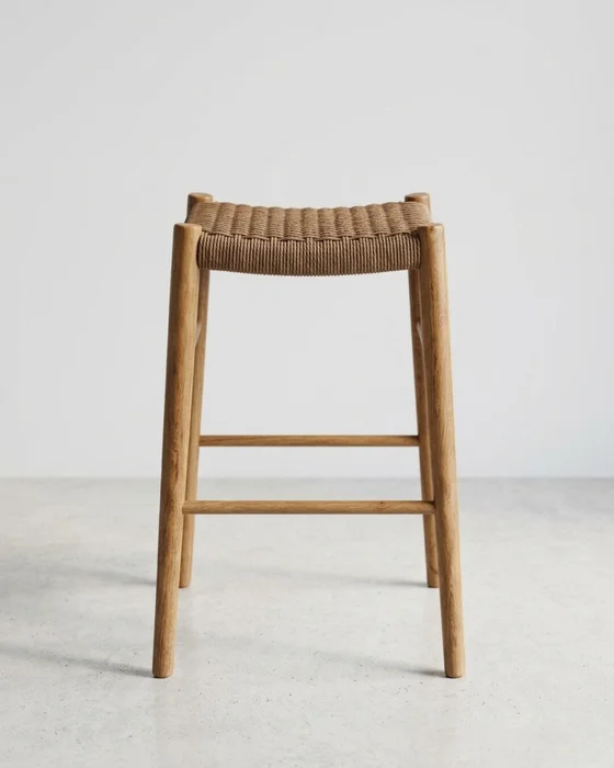 Banqueta de barra sin respaldo en teca y fibra en Madera natural - Butacas, banquetas y puffs, Uruguay | Entrecasa