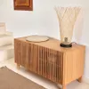 Banco Beyla con 2 puertas de madera maciza y chapa de roble 98,5 cm FSC 100% en Madera natural - Butacas, banquetas y puffs, Uruguay | Kavehome, vista 2 de 9