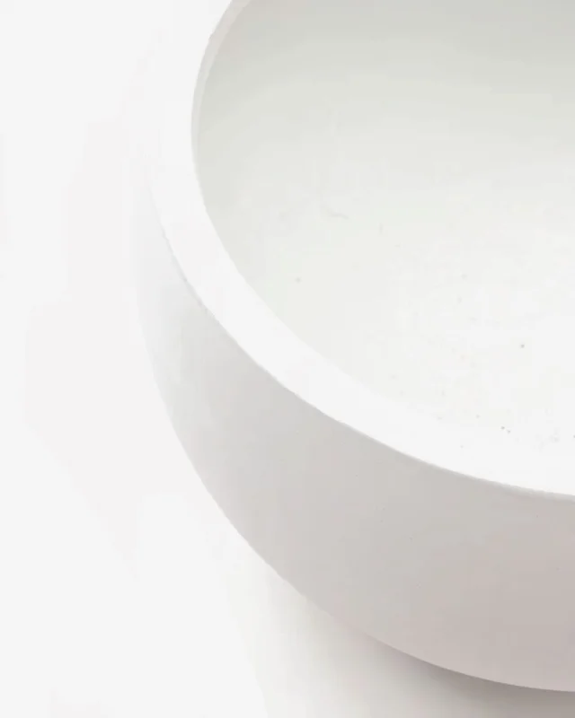 Macetero Grau de cemento blanco Ø 56 cm en Blanco - Muebles para el exterior, Uruguay | Kavehome, vista 3