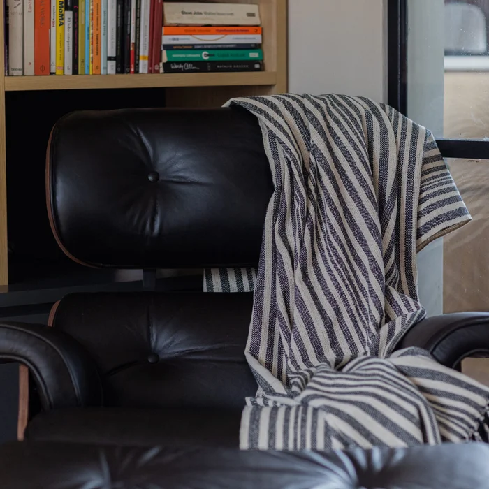 Manta para sillon y cama algodón Rayas Taupe - 180 x 130 cm - Textiles, Uruguay | Buho Store, vista 3