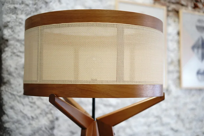 Lámpara de Pie Navi – Madera Natural Tauari - Lámparas de pie, Uruguay | Berna Home, vista 5