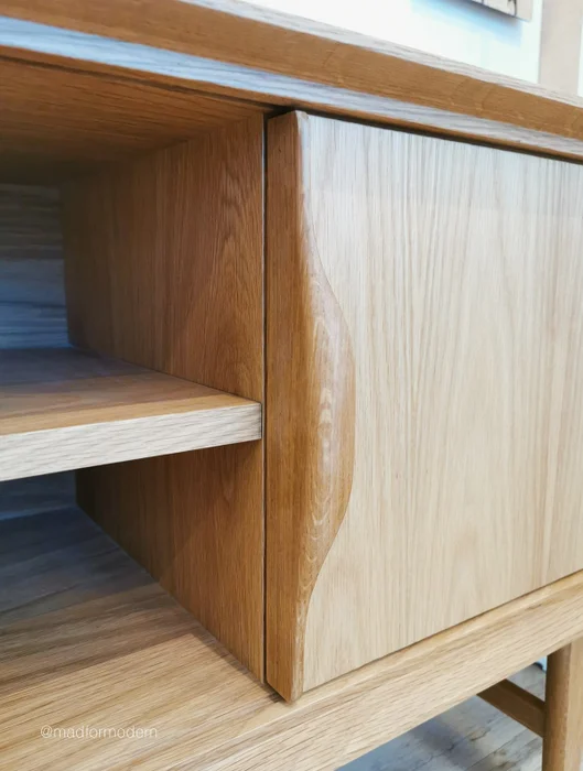 Mueble TV | Ib Kofod-Larsen en Madera natural - Aparadores y recibidores, Uruguay | Mad for Modern, vista 2