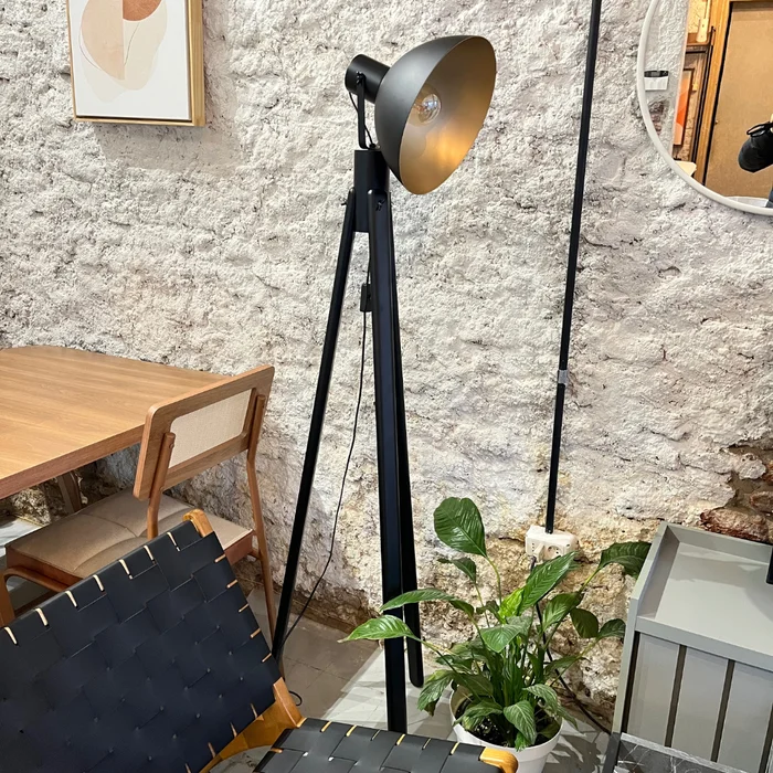 Lámpara De Pie Viena Negro en Negro - Lámparas de pie, Uruguay | Berna Home, vista 4