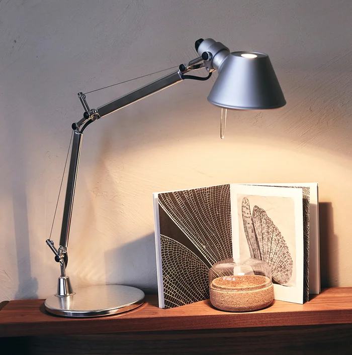 Tolomeo Midi Gris en Gris - Lámparas de mesa, Uruguay | Darko Lighting, vista 2