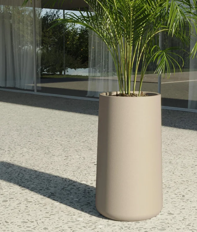 Macetero Gota 70 Beige Alto 55cm x 35cm Ancho Boca x Diam Base 40cm, 70 lts en Beige - Macetas, Uruguay | Champagne Home, vista 3