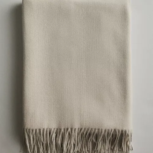 MANTA SUAVE FLECOS - Textiles, Uruguay | Zara Home