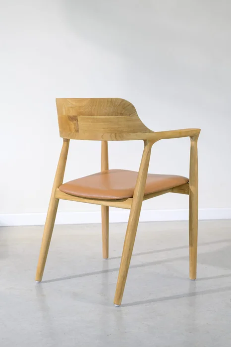 Silla en teca y cuero en Madera natural - Sillas, Uruguay | Entrecasa, vista 2