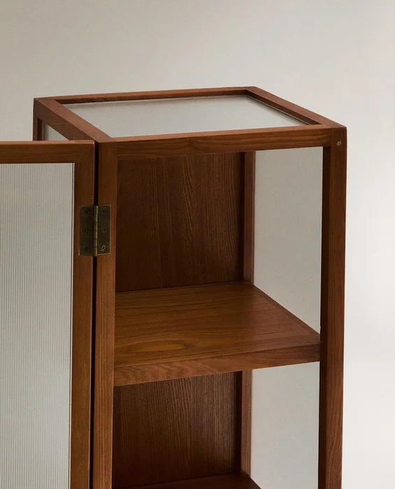 MUEBLE ALMACENAJE MADERA FRESNO PUERTAS VIDRIO en Marrón - Aparadores y recibidores, Uruguay | Zara Home, vista 4