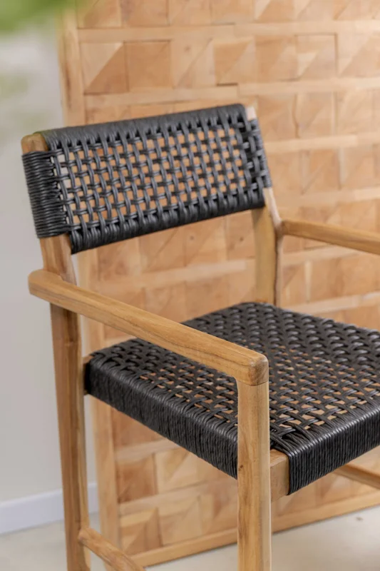 Banqueta en teca y fibra loom negra en Negro - Butacas, banquetas y puffs, Uruguay | Entrecasa, vista 3