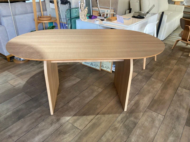 Mesa de Comedor Ovalada Arco 160 x 90 – Marrón Claro en Madera natural - Mesas de comedor, Uruguay | Berna Home, vista 6