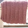 THROW TEJIDO A MANO PERLA ROSA en Rosa - Textiles, Uruguay | Sentido Jose Ignacio, vista 2 de 3