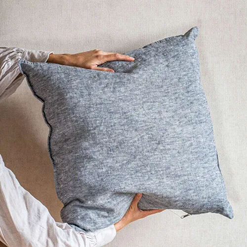 ALMOHADON PAZ - LINO DENIM BLUE - 55 X 55 CMS en Azul - Textiles, Uruguay | La Iberica