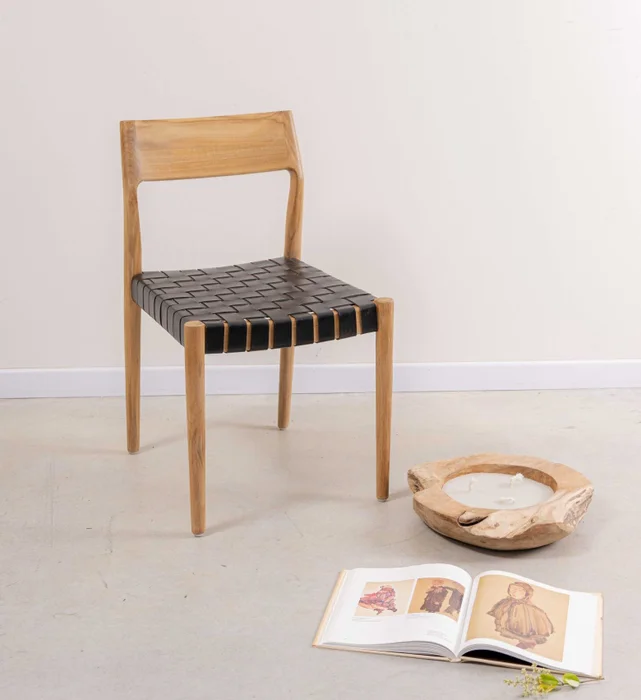 Silla en teca y cuero negro en Negro - Sillas, Uruguay | Entrecasa