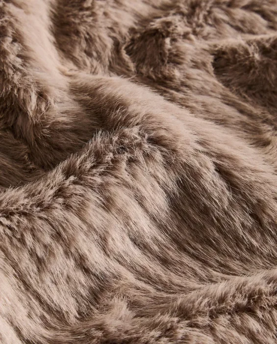 MANTA PELO TEXTURA LÍNEAS - Textiles, Uruguay | Zara Home, vista 4