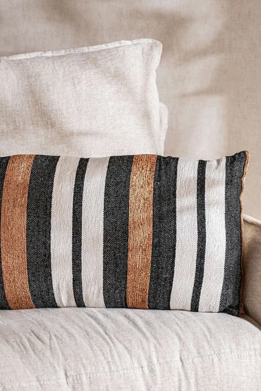 ALMOHADON RAYADO DENIM / CHOCO - 35 X 80 CMS en Multicolor - Textiles, Uruguay | La Iberica, vista 3