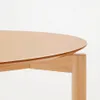 Mesa Indara - redonda de chapa de fresno y madera maciza de caucho con acabado tono natural Ø110cm en Beige, Marrón - Mesas de comedor, Uruguay | Kavehome, vista 4 de 7