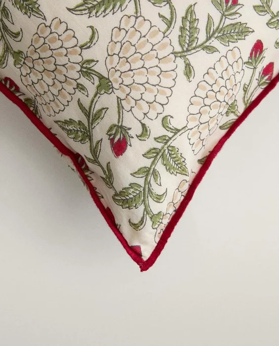 FUNDA COJÍN FLORES FRESAS en Multicolor - Textiles, Uruguay | Zara Home, vista 3