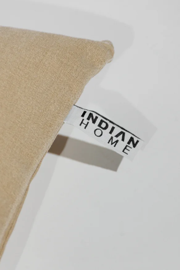 Almohadón Muna - Arena Melange en Madera natural - Textiles, Uruguay | Indian, vista 2