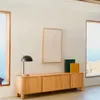 Lámpara de mesa Catlar de madera de fresno y metal - con acabado pintado negro en Negro - Lámparas de mesa, Uruguay | Kavehome, vista 3 de 7