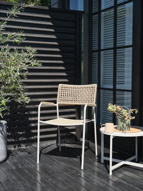 Silla apilable AJSTRUP beige en Beige - Muebles para el exterior, Uruguay | JYSK