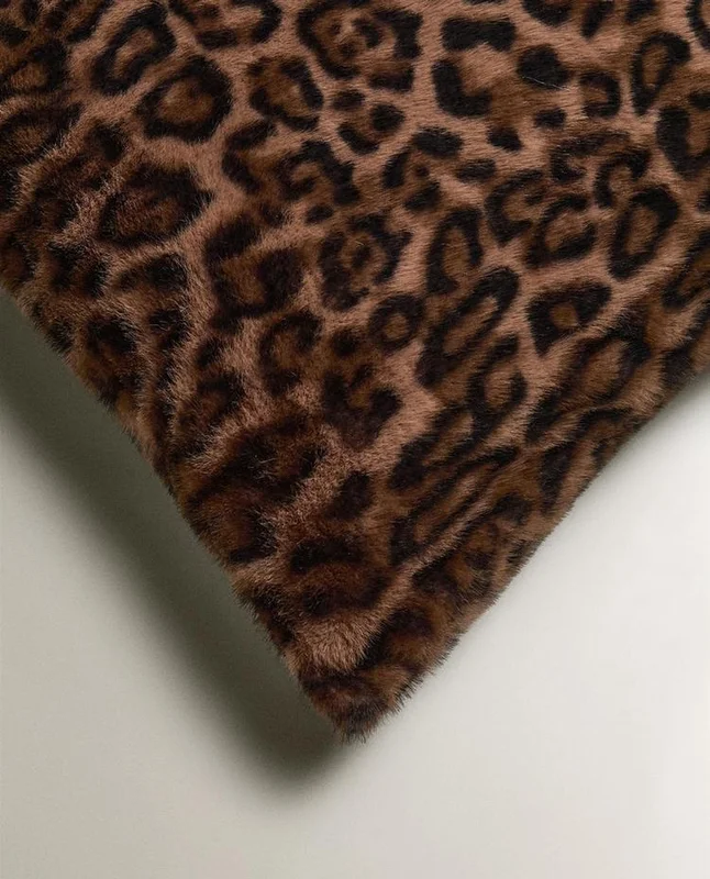 FUNDA COJÍN PELO Y ANIMAL PRINT en Multicolor - Textiles, Uruguay | Zara Home, vista 3