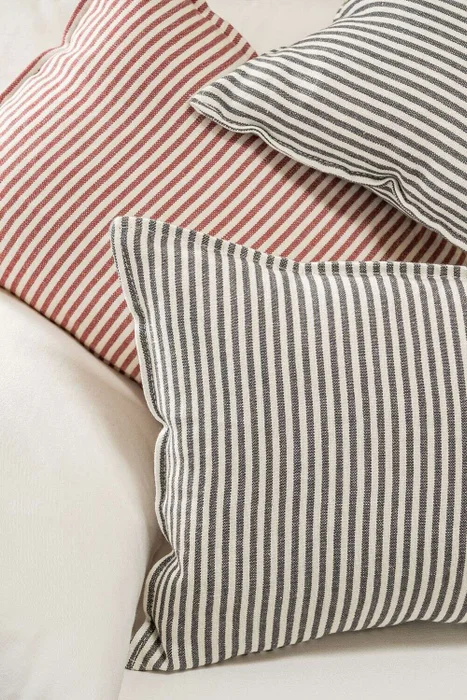 ALMOHADON LINO ALTO GRAMAJE RAYAS ROJAS - 70 X 43 CMS en Rojo - Textiles, Uruguay | La Iberica, vista 5