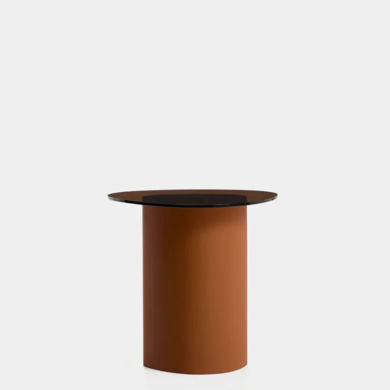 Mesa auxiliar Olir de vidrio templado y acero terracota 48 x 46,8 cm en Rojo - Mesas de arrimo, Uruguay | Kavehome