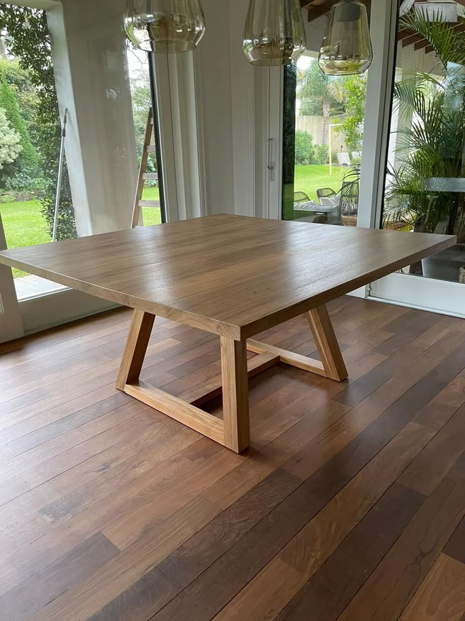 MESA COMEDOR DE LOURO 155X155 A MEDIDA en Madera natural - Mesas de comedor, Uruguay | Más Infinito Casa, vista 2