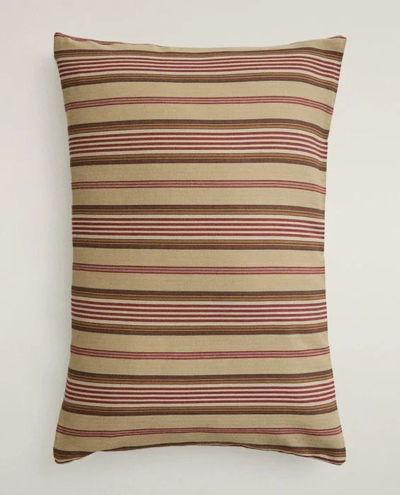 FUNDA COJÍN ALGODÓN RAYAS TEXTURA | KATHARINE POLE en Beige - Textiles, Uruguay | Zara Home, vista 3