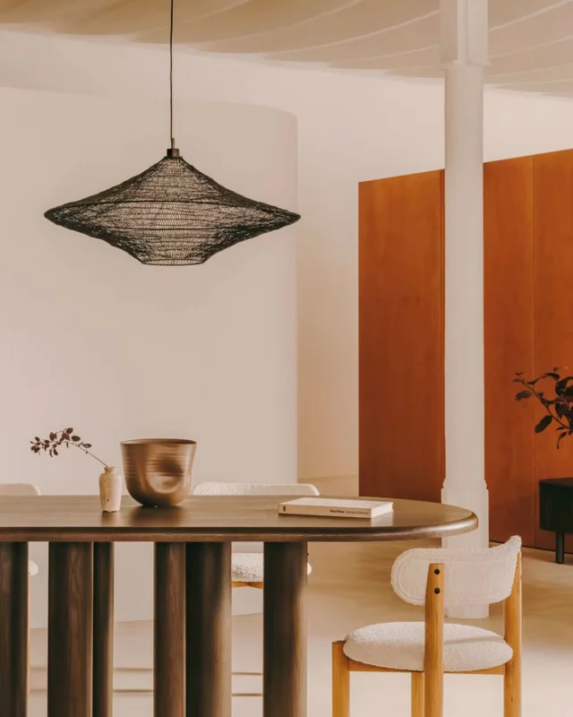 Lámpara de techo Makai de metal con acabado negro - Ø 87 cm en Negro - Lámparas colgantes, Uruguay | Kavehome, vista 3