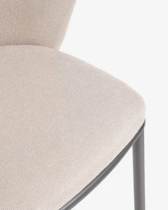Taburete Ciselia de chenilla - beige y acero negro altura 75 cm en Beige - Butacas, banquetas y puffs, Uruguay | Kavehome, vista 4