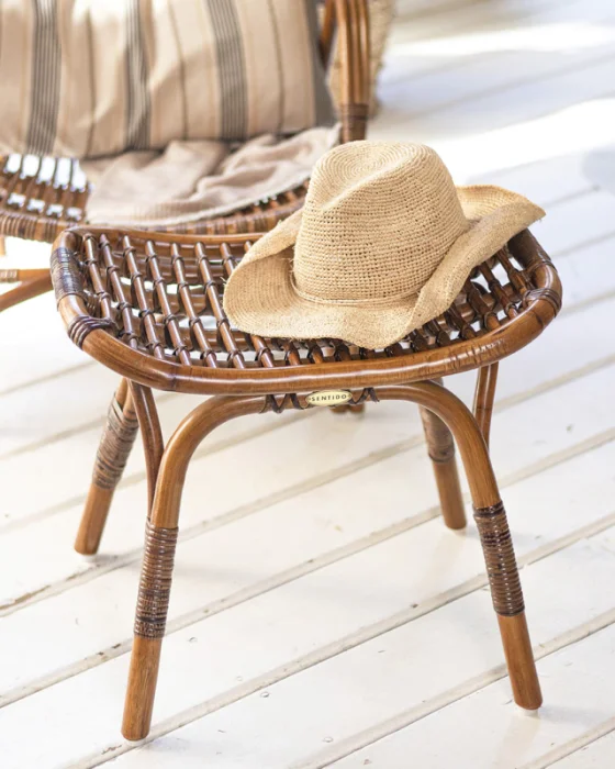BANQUETA DE RATTAN MARRON en Marrón - Butacas, banquetas y puffs, Uruguay | Sentido Jose Ignacio
