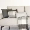 Manta Catarina cuadros blancos y grises 125 x 150 cm en Multicolor - Textiles, Uruguay | Kavehome, vista 5 de 7
