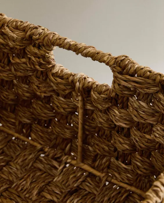 CESTA RECTANGULAR TAPA SEAGRASS en Madera natural - Canastos, Uruguay | Zara Home, vista 5