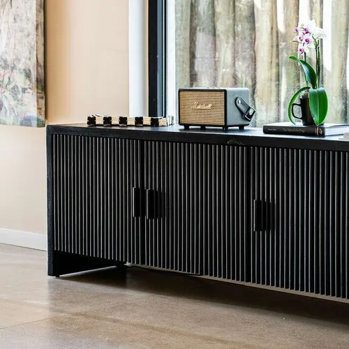 RACK STUDIO TOTAL BLACK - 1.62 MTS - 3 PUERTAS en Negro - Muebles para TV, Uruguay | La Iberica