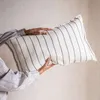 ALMOHADON LINO RAYADO GRIS - 70 X 43 CMS en Gris - Textiles, Uruguay | La Iberica, vista 4 de 5
