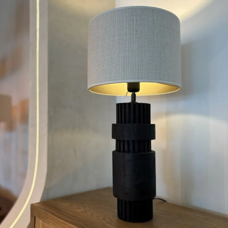 Lámpara De Mesa Elara en Negro - Lámparas de mesa, Uruguay | Aihaus