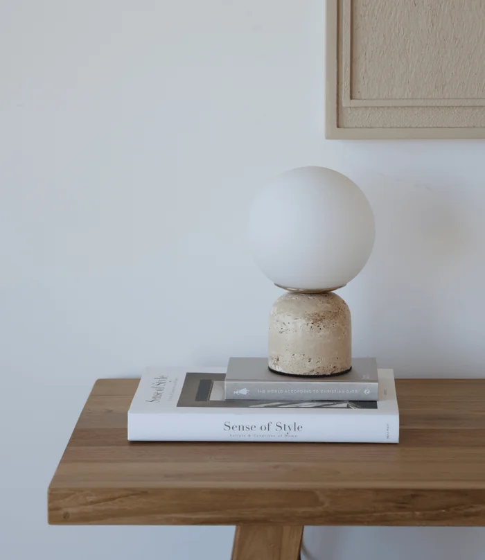 L. MESA ESFERA TRAVERTINO en Beige - Lámparas de mesa, Uruguay | Masinfinito Casa, vista 2