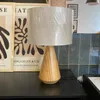 Lámpara de Mesa Garabe Cónica – Pantalla Lino Beige - Lámparas de mesa, Uruguay | Berna home, vista 3 de 5