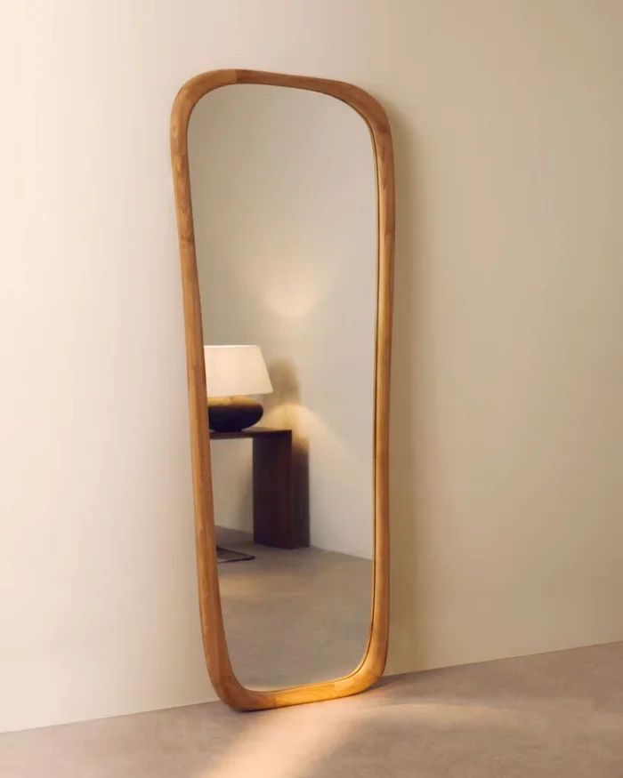 Espejo Alura de madera de teca - 158 x 61 cm FSC en Marrón - Espejos, Uruguay | Kavehome, vista 2