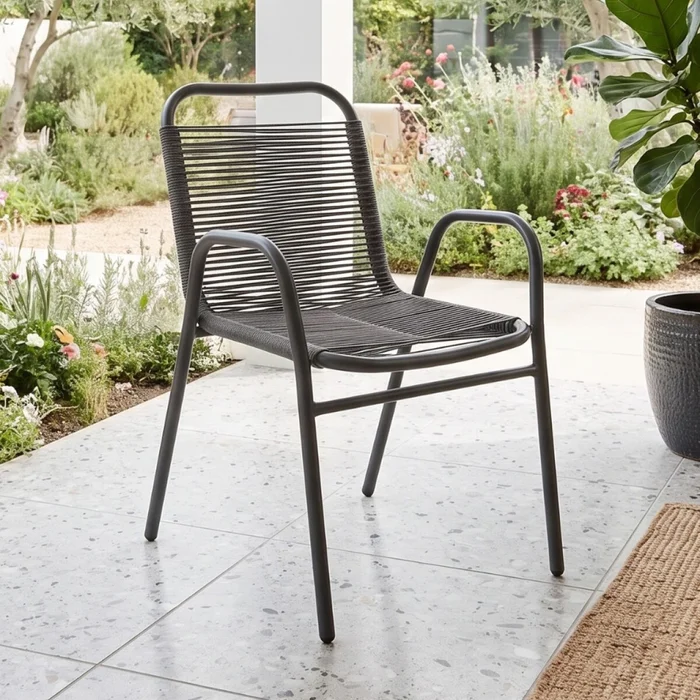 Silla de Jardín Simil Rattan - Negro en Gris - Muebles para el exterior, Uruguay | Rústico Hogar