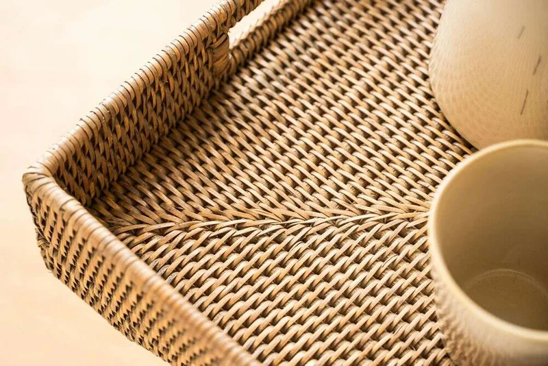BANDEJA DE RATTAN NUDE CON SOPORTE / MESA AUXILIAR / BARCITO en Madera natural - Mesas de living, Uruguay | La Iberica, vista 4