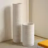Jarrón Sibone de cerámica blanco - 11 cm en Blanco - Jarrones, Uruguay | Kavehome, vista 2 de 4