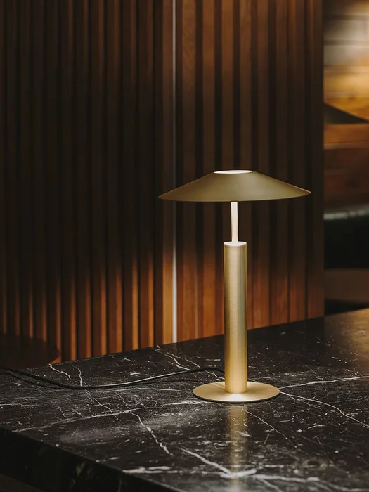 H en Dorado - Lámparas de mesa, Uruguay | Darko Lighting, vista 3