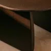 Mesa auxiliar Pirita de madera maciza de roble con - acabado negro 70,6 x 70 cm FSC 100% en Negro - Mesas de arrimo, Uruguay | Kavehome, vista 3 de 7