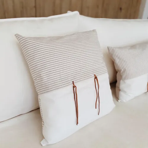 Almohadón lazo cuadrado a rayas blanco y beige (60cm) en Gris - Textiles, Uruguay | Dreams On Time