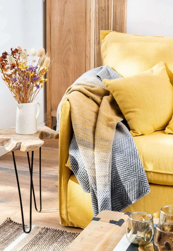 SILLON JOAQUINA - LINO ANTIMANCHAS MAIZ en Amarillo - Sillones y sofás, Uruguay | La Iberica, vista 7