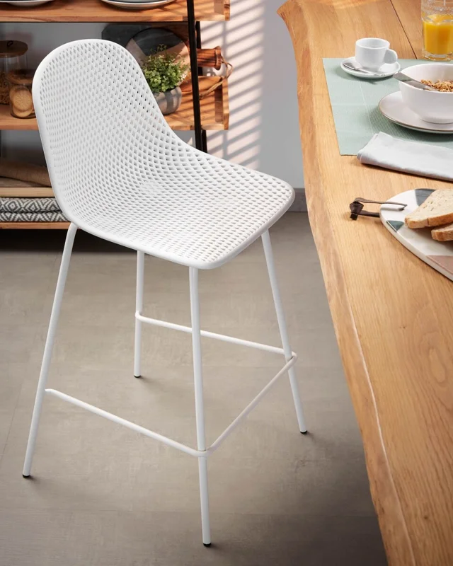 Taburete Quinby - blanco altura 75 en Blanco - Butacas, banquetas y puffs, Uruguay | Kavehome, vista 3