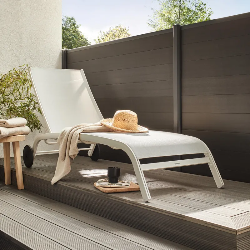 Reposera Lyra II Blanca en Blanco - Muebles para el exterior, Uruguay | Naterial Uruguay